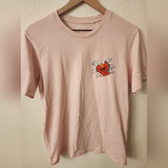 Kaws x Elmo Sesame Street Uniglo Single Stitch Pink Shirt Sz Small - Picture 2 of 9